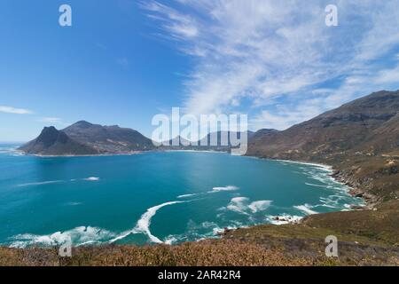 Atemberaubende Aussicht auf den Chapman's Peak am Meer eingefangen In Südafrika Stockfoto