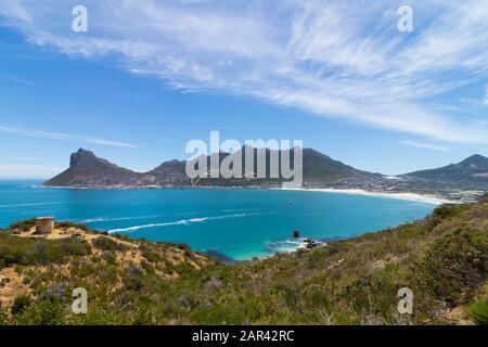 Atemberaubende Aussicht auf den Chapman's Peak am Meer eingefangen In Südafrika Stockfoto