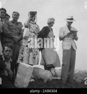 Prins Bernhard und Prinzessin Armgard beim Concours Hippique Rotterdam Datum: 1. September 1949 Standort: Rotterdam, Süd-Holland Personenname: Armgard, Prinzessin van lippe-biesterfeld, Bernhard, Fürst Stockfoto