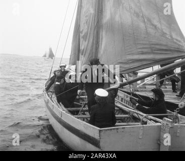 Segelwettbewerb bei Loosdrecht Datum: 7. September 1950 Ort: Loosdrecht Schlagwörter: Segelspiele Stockfoto