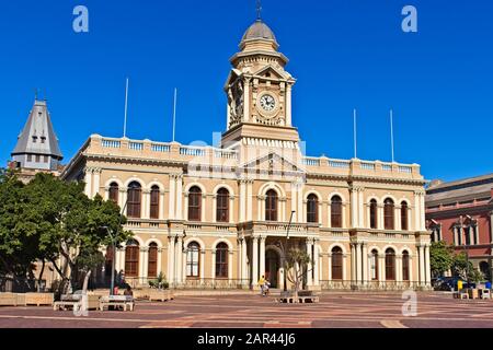 Port ELIZABETH, SÜDAFRIKA - 12. August 2019: Das Rathaus von Port Elizabeth am Marktplatz (Vuyisili Mini Square) wurde zwischen 1858 erbaut Stockfoto