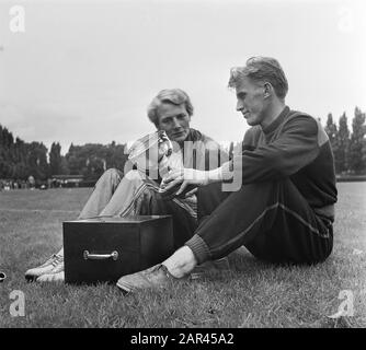 Prins Bernhard in den Helder Ausbildungshändler bei Hafenarbeiten Datum: 14. September 1951 Standort: Den Helder Schlüsselwörter: Hafenarbeiten, Ausbildung Personenname: Bernhard, Fürst Stockfoto