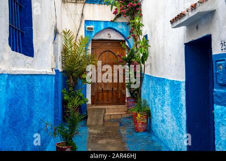 Rabat, Marokko - Traditionelle Haustür in der marokkanischen Medina Stockfoto