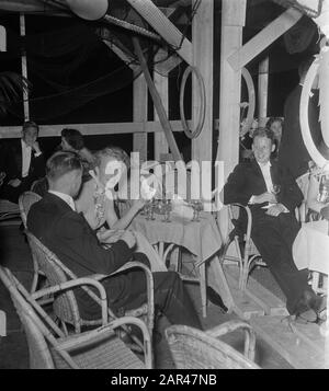 Studentenball in Lido Amsterdam Datum: 1. Juli 1952 Ort: Amsterdam, Noord-Holland Schlagwörter: Name der studentischen Balleinrichtung: Lido Stockfoto