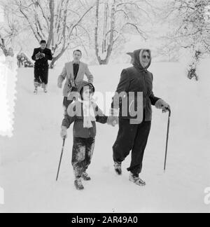 Königsbesuch in Grindelwald, Bilder von Marijke Datum: 31. Dezember 1953 Ort: Grindelwald Schlagwörter: Prinzessinnen Personenname: MARAKE Stockfoto