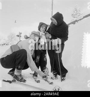 Königsbesuch in Grindelwald, Bilder von Marijke Datum: 31. Dezember 1953 Ort: Grindelwald Schlagwörter: Prinzessinnen, skien Personenname: MARAKE Stockfoto