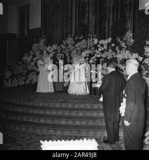 Empfang Ridderzaal Datum: 27. april 1954 Ort: Den Haag, Zuid-Holland Schlüsselwörter: Empfänge Institutsname: Ridderzaal Stockfoto