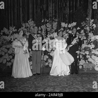 Empfang Ridderzaal Datum: 27. april 1954 Ort: Den Haag, Zuid-Holland Schlüsselwörter: Empfänge Institutsname: Ridderzaal Stockfoto