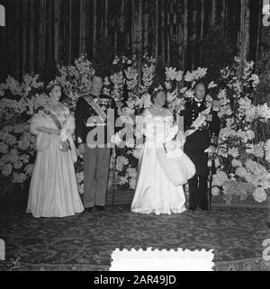 Empfang Ridderzaal Datum: 27. april 1954 Ort: Den Haag, Zuid-Holland Schlüsselwörter: Empfänge Institutsname: Ridderzaal Stockfoto