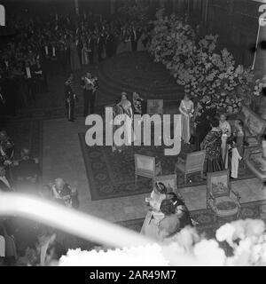 Empfang Ridderzaal Datum: 27. april 1954 Ort: Den Haag, Zuid-Holland Schlüsselwörter: Empfänge Institutsname: Ridderzaal Stockfoto