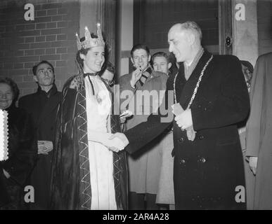 St. Lucia Lichtfiest in Beek (Limburger) Datum: 11. Dezember 1952 Standort: Beek, Limburger Institutionenname: Luciafeest Stockfoto