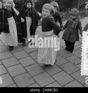 Serie Volendam Datum: 8. Februar 1957 Ort: Noord-Holland, Volendam Schlüsselwörter: Serie Stockfoto