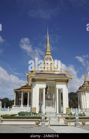 Statue von HM König Norodom in der Silberpagode bei Royal Palast von Kambodscha Komplex Stockfoto