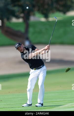 Dubai, VAE. Januar 2020. Martin Kaymer von Deutschland chips zum sechsten Grün in der Endrunde während der PGA European Tour Dubai Desert Classic im Emirates Golf Club, Dubai, VAE am 26. Januar 2020. Foto von Grant Winter. Nur redaktionelle Nutzung, Lizenz für kommerzielle Nutzung erforderlich. Keine Verwendung bei Wetten, Spielen oder einer einzelnen Club-/Liga-/Spielerpublikationen. Kredit: UK Sports Pics Ltd/Alamy Live News Stockfoto