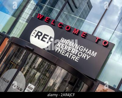 BIRMINGHAM, Großbritannien - 05/28/2019: Eingang und Schild für Birmingham Repertory Theatre in Broad Street Stockfoto