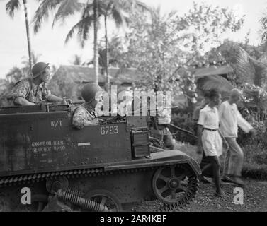 Versand der U-Brigade von Batavia nach Padang (4. Serie) BRING Carrier mit Crew Datum: November 1946 Ort: Indonesien, Niederländische Ostindien, Padang, Sumatra Stockfoto