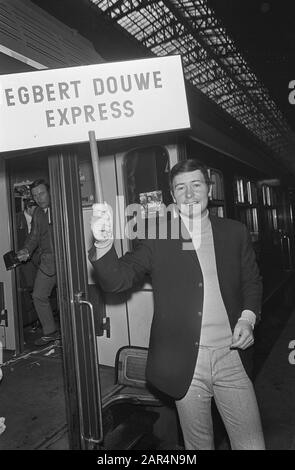 Egbert Douwe fuhr vom Hauptbahnhof nach Brüssel (erhält Goldplatte) Datum: 23. Oktober 1968 Schlüsselwörter: Stationen, Verlassen Stockfoto