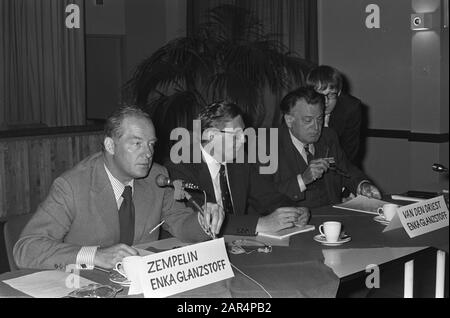 Enka-Glanzstoff Abschlussberatung von Management und Gewerkschaften in Arnheim; Abwahl von links Zempelin (Vj. Verwaltungsrat Enka) Van der Driest (Vice-prez.), PROF. Datum: 26.september 1975 Ort: Arnhem Schlagwörter: BONDEN, Directors persönlicher Name: Verwaltungsrat Stockfoto