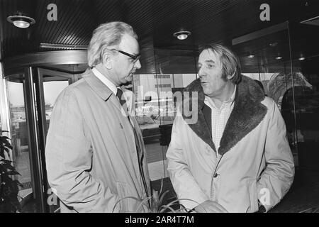 FNV tagt über das Gespräch mit Arbeitgeberorganisationen; Cees Schelling (Lebensmittelverband) Datum: 11. Februar 1977 Schlüsselwörter: Lebensmittelgewerkschaften Personenname: Schelling, Cees Stockfoto