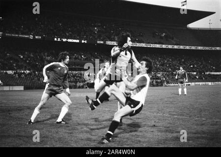 Die 2. Etappe im Halbfinale des Europapokals der Pokalsieger 1980 gegen Feyenoord Rotterdam endete mit 2:0 gegen Tiflis. In derselben Saison gewann Dinamo Tiflis das Europapokal-Finale 1981. DAS BESTE: UEFA 1981/1980, VEREINIGTE STAATEN VON AMERIKA. Das Beste ist, am besten, am besten überhaupt. Nederlands: Feyenoord tegen Dynamo Tiflis 2-0 (Europacup-II), spelmoment; Stockfoto