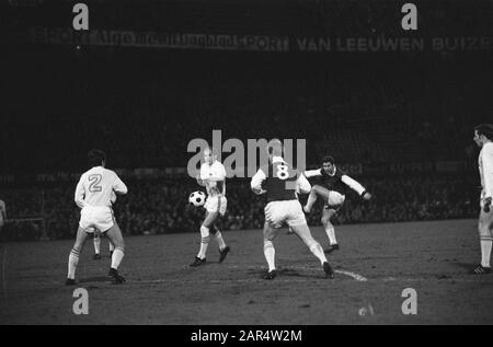 Feyenoord gegen Go Ahead 0-0. Wim van Hanegem (??) in Aktion Datum: 28. März 1970 Schlagwörter: Sport, Fußball Personenname: Hanegem, Willem van Institutionname: Feyenoord, Schieß Los Stockfoto