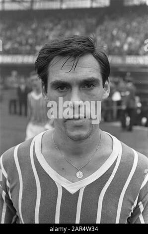 Feyenoord gegen Fortuna 54 6:0. Theunissen (Fortuna) Datum: 17. September 1967 Schlagwörter: Sport, Name der Fußballeinrichtung: Feyenoord, Fortuna 54 Stockfoto