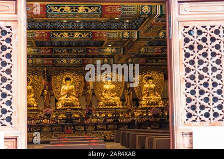 Großer Saal von Zehntausend Buddhas, Kloster Po Lin, Hongkong Stockfoto