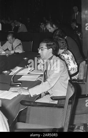 Stadtrat von Amsterdam tagt zur Touristensteuer, Herr Pais (VVD) Datum: 30. August 1972 Standort: Amsterdam, Noord-Holland Schlüsselwörter: Gemeinderäte Institutionenname: VVD Stockfoto