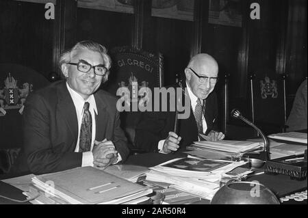 Stadtrat von Amsterdam trifft sich zur Touristensteuer, Alderman Polak und Bürgermeister Samkalden Datum: 30. August 1972 Ort: Amsterdam, Noord-Holland Schlüsselwörter: Gemeinderäte persönlicher Name: Samkalden, Ivo Stockfoto