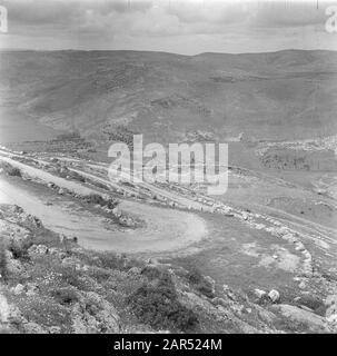 Israel 1948-1949: Galiläa Blick vom Taborberg in Galiläa auf einer der Zufahrtsstraßen zum Gipfel des Berges Datum: 1948 Ort: Galiläa, Israel Schlüsselwörter: Berge, Panoramas, Straßen Stockfoto