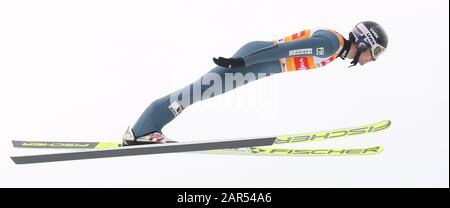 Oberstdorf, Deutschland. Januar 2020. Ski nordisch/Kombination: Weltcup, Jarl Magnus Riiber aus Norwegens Frühling im Probesprung. Kredit: Karl-Josef Hildenbrand / dpa / Alamy Live News Stockfoto