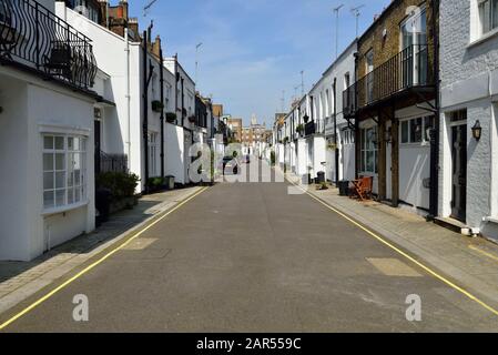 Terrassenförmige Luxury Residential Mews Houses, Gloucester Place Mews, Belgravia, West London, Großbritannien Stockfoto