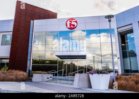 Dez 14, 2019 San Jose/CA/USA - F5 Networks Unternehmenszentrale im Silicon Valley; F5 Networks, Inc. Ist auf Anwendungsdienste und APP spezialisiert Stockfoto