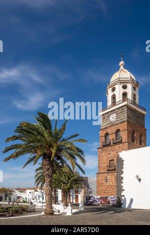 Die schöne Kirche Iglesia Matriz de Nuestra Señora de Guadalupe in Teguise, Lanzarote, Kanarische Inseln, Spanien Stockfoto