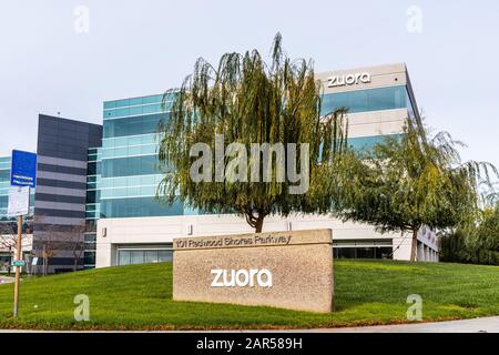 20. Dezember 2019 Redwood City/CA/USA - Die neue Zuora-Zentrale im Silicon Valley; Zuoras Software ist darauf ausgelegt, die wiederkehrende Abrechnung zu automatisieren, colle Stockfoto