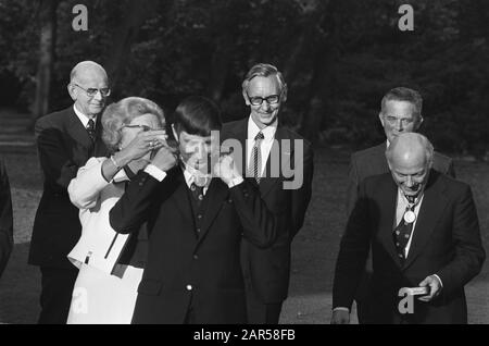 HM erhält alle, die sich im Geisel-Drama von Huis ten Bosch lustig gemacht haben; HM HANGEN Van Agt Award bis heute: 19. September 1974 Schlagwörter: Geisel, Auszeichnungen, Quittungen Personenname: Huis Ten Bosch Stockfoto