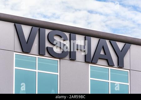 Januar 2020 San Jose/CA/USA - Vishay Headquarters im Silicon Valley; Vishay InterTechnology, Inc. Ist ein US-amerikanischer Hersteller von diskreten Semicon Stockfoto