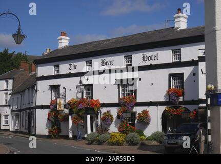 The Bear Hotel, Crickhowell, Brecon Beacons National Park, Powys, Wales, Großbritannien Stockfoto