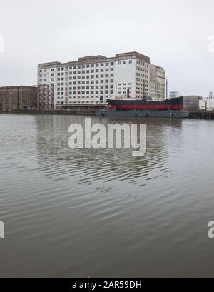 SS Robin und Millennium Mills, Rayleigh Road, Royal Docks, Silvertown, London E16, Großbritannien Stockfoto