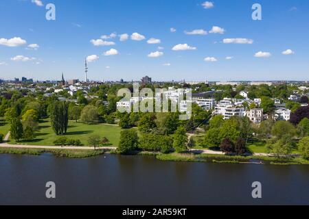 Luftbild des öffentlichen Parks an der außenalster in Hamburg Stockfoto