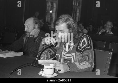 Anhörung zur Kunstpolitik Amsterdams im Ratssaal des Rathauses Amsterdam. Zahlen 10a.11a Datum: 3. Dezember 1969 Standort: Amsterdam, Noord-Holland Schlüsselwörter: Raadshalls, Rathäuser persönlicher Name: E. Vijlbrief, Henk Willemse Stockfoto