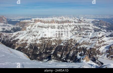 Italien Winterberge Landschaft Wolkenstein sella Stock sella ronda Panoramaaussicht von marmolada aus Stockfoto