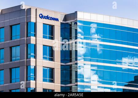 Januar 2020 San Jose/CA/USA - Unternehmenszentrale von Qualcomm im Silicon Valley; Qualcomm, Inc. Ist ein US-amerikanischer multinationaler Halbleiter und te Stockfoto