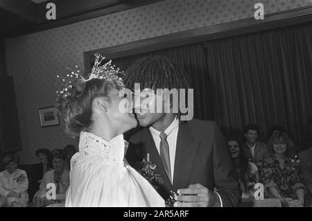 Ehe Ruud Gullit mit Yvonne de Vries Datum: 30. August 1984 Schlüsselwörter: Ehen Personenname: Gullit, Ruud, Vries, Yvonne de Stockfoto