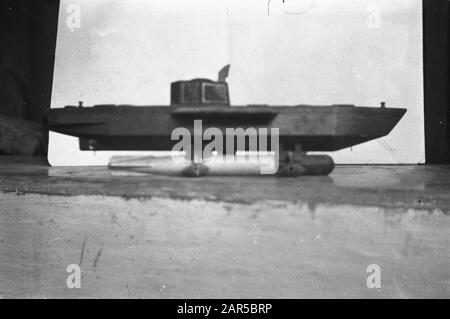 Japanisches U-Boot (Maßstabsmodell) In einer Waffenfabrik in Djocja wurde ein Modell eines Einmannstorpedo gefunden. Anmerkung: Huls 1333 Datum: Januar 1949 Ort: Indonesien, Niederländisch-Ostindien, Yogyakarta Stockfoto