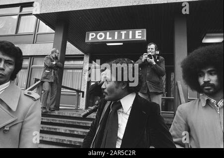 In den Niederlanden, in denen South Molucker Sahalessy versteckt ist, berichtet die Ausländerpolizei in Assen Datum: 24. Januar 1978 Ort: Axis Schlüsselwörter: FORENERS Personenname: South Moluccans Stockfoto