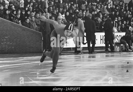 Internationale Wettbewerbe im Eisstadion Thialf in Heerenveen Elly v. Brom i.V. Datum: 21.Dezember 1968 Ort: Friesland, Heerenveen Schlüsselwörter: SKATSEN, COMPETIES, Name der Sporteinrichtung: Thialf Stockfoto