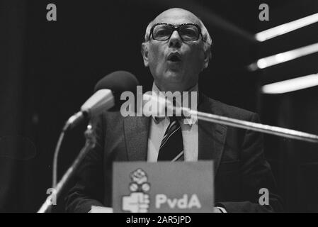 Parteitag der PvdA in Zeist Joop den Uyl während einer Rede Datum: 29. september 1979 Ort: Utrechter (prov), Zeist Schlüsselwörter: Parlamentarier, politische Parteien, Porträts, Treffen persönlicher Name: Uyl, Joop den Stockfoto