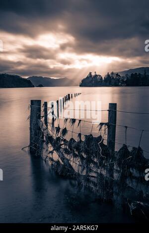 Blick über Derwent Water im Lake District vom Crow Park in Keswick. Stockfoto