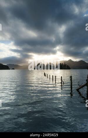 Blick über Derwent Water im Lake District vom Crow Park in Keswick. Stockfoto